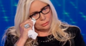 Mara Venier, l'annuncio che fa male: “Basta, lascio. Non riesco a parlare"