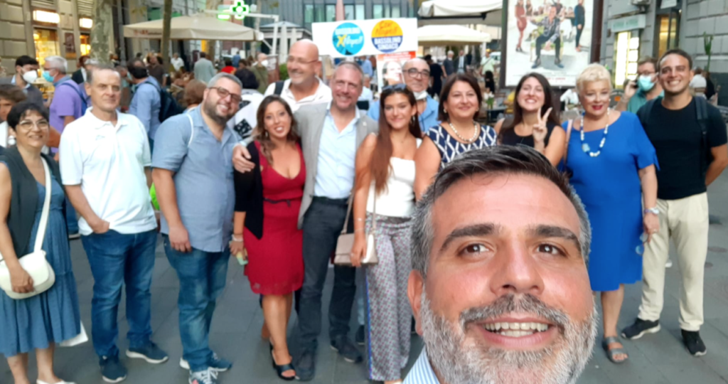 "Fa piacere vedere come siamo riusciti a formare due liste alla V municipalità di assoluto pregio. Sono tutte persone molto radicate e conosciute nel quartiere, tutti delle eccellenze nelle loro professionalità. È un privilegio poter guidare una coalizione di questo tipo". Queste le affermazioni della candidata alla presidenza della municipalità Cinzia Del Giudice, cui hanno fatto seguito quelle dell'assessore uscente, già consigliere comunale (ed ex presidente proprio della municipalità Vomero-Arenella) Marco Gaudini - oggi impegnato anche lui stesso nella tornata elettorale al Consiglio Comunale. "Abbiamo scritto tutti insieme un interessantissimo programma elettorale che già abbiamo messo a disposizione di tutti i nostri elettori. I temi da affrontare sono tanti: quello della sicurezza, le scuole, la cultura e l'ambiente solo per citare quelli di maggior rilievo. L'aspetto importante è che tutti noi abbiamo molte idee precise e chiare sui temi affrontati, e la giusta determinazione per portarli a compimento come fatto finora". Anche i due capolista alla Municipalità Vomero-Arenella godono di grande stima nel quartiere nel quale sono profondamente radicati. Una è Valentina Barberio, donna che viene da un lungo percorso politico e sociale che, ultimamente, l'ha portata a ricoprire la carica di assessore nella municipalità per la quale oggi si candida. L'altro è l'Avv. Francesco Maria Amodeo, professionista prestato alla politica, da anni impegnato in Tribunale con tanti complicati processi portati avanti con determinazione, al lavoro anche con l'associazione da lui fondata che cura gratuitamente la conversione di spazi verdi inutilizzati in orti urbani a disposizione dei cittadini.