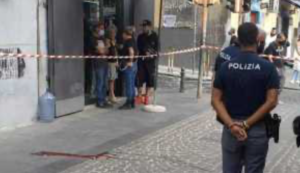 Bimbo cade dal terzo piano e muore, la mamma incinta all'ottavo mese: "E' salito sulla ringhiera"