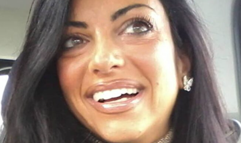 L’inchiesta su Tiziana Cantone si arricchisce di un altro nuovo dettaglio. Il professor Danilo Bruschi, del dipartimento di Informatica dell’Università Statale di Milano, ha inviato un parere pro-veritate sulla consulenza tecnica compiuta sui dispositivi iPhone e iPad in uso alla vittima da Emme Team. Si tratta del gruppo di specialisti informatici cui si è affidata la madre di Tiziana, Maria Teresa Giglio. Gli esperti sostengono di avere scoperto che, mentre i due dispositivi erano in possesso dell’autorità giudiziaria, furono alterati, con la cancellazione della memoria all’interno dell’iPad ed il blocco dell’iPhone, che fu riconsegnato alla famiglia senza possibilità di accedere ai dati. “Durante un anno di lavoro — si legge in una nota riportata dal Corriere del Mezzogiorno — i consulenti italo-americani hanno lavorato con i propri periti per recuperare quei dati, inclusa la rubrica telefonica completa, ora parte delle prove depositate presso la Procura di Napoli Nord. Il professor Bruschi ha visionato la relazione e le conclusioni di Emme Team e ha concordato con i risultati, chiedendo a sua volta che la Procura di Napoli Nord decida, dopo quasi un anno, di iniziare le azioni peritali sui dispositivi, come da tempo legali e consulenti hanno richiesto in svariate occasioni. L’azione peritale è necessaria per poter confermare con certezza i risultati ottenuti”. DATI ELIMINATI DALLO SMARTPHONE “Nelle note diffuse sul parere pro-veritate, firmato dall’esperto — si legge ancora nella nota di Emme Team — si conferma che l’iPad è stato restituito resettato e che al suo interno sono stati eliminate i dati dell’account iCloud e delle email. Situazione impossibile a meno di una manomissione, dato che Tiziana Cantone usò quel dispositivo per anni. Manomissione che ora solo l’inizio delle azioni peritali potranno eventualmente confermare, per provare a scoprire chi fu l’autore di quell’alterazione”. A distanza di anni, però, i tanti dubbi nutriti da Maria Teresa Giglio sulla morte della figlia hanno indotto il pm Giovanni Corona a riaprire il caso e a disporre l’esumazione della salma.