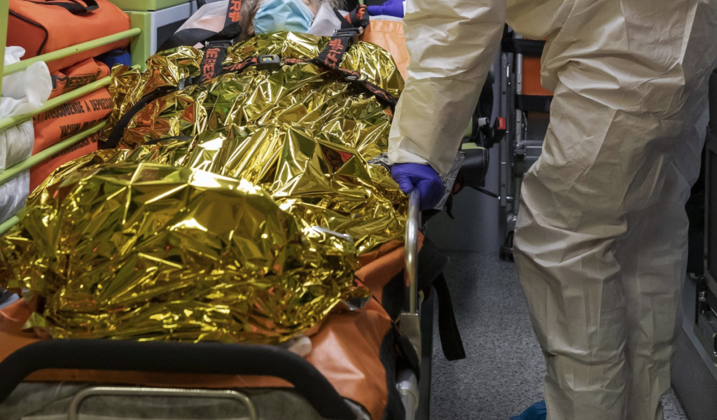 uomo schiacciato pianura