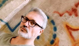Napoli, professore aggredito e minacciat