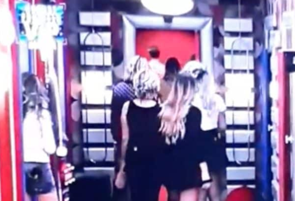 Caos al Grande Fratello Vip, Alex Belli impazzisce