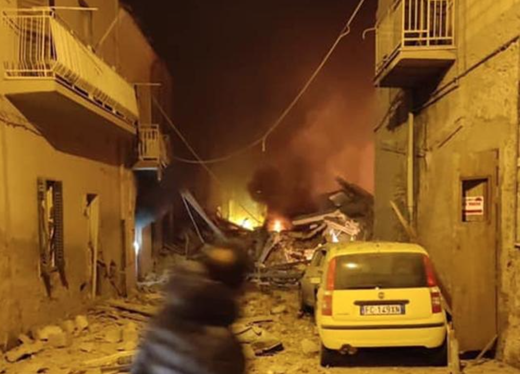 Crolla palazzina a Ravanusa