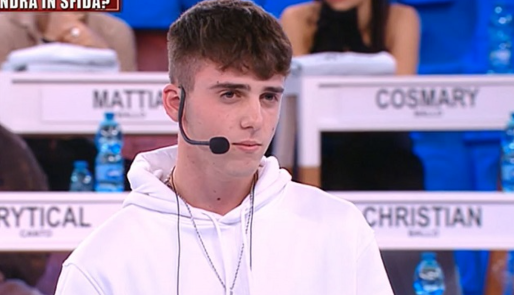 LDA canta ad Amici il divorzio tra la mamma e papà Gigi: "Ogni mio pianto l'ha ascoltato il cielo, un Natale con loro il più bello"