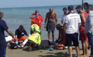 Tragedia in mare, donna muore davanti agli occhi del marito