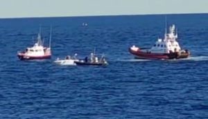 Fuggitivo scappa a nuoto