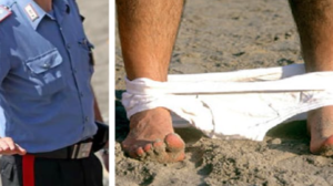 si masturba in spiaggia