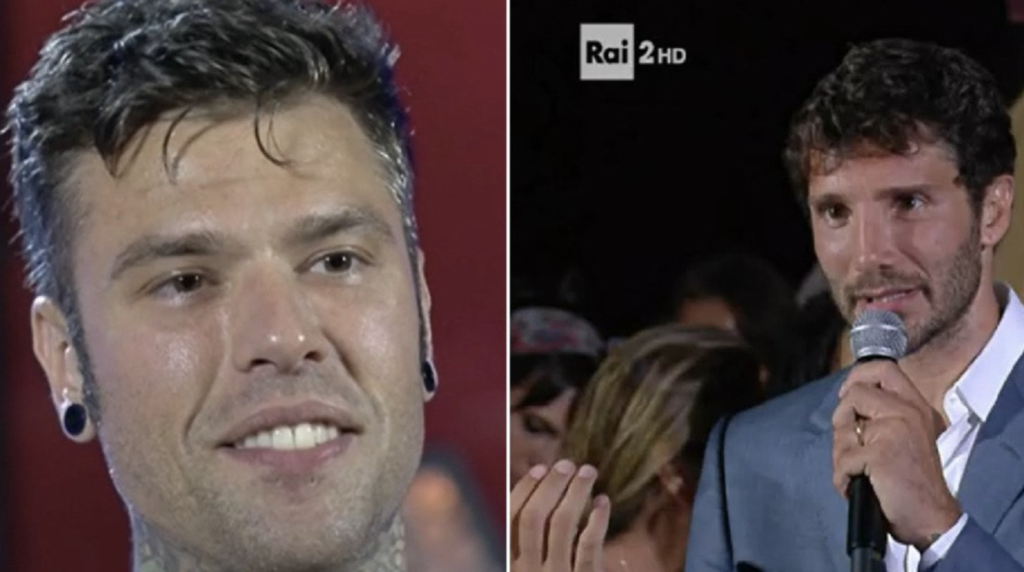 Fedez "stronca" Stefano De Martino in diretta, il conduttore napoletano sbotta: "E Allora evviva i messaggi vocali"