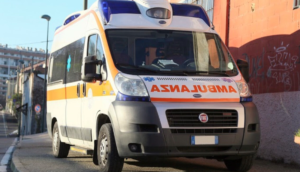 15enne muore lanciandosi dal balcone