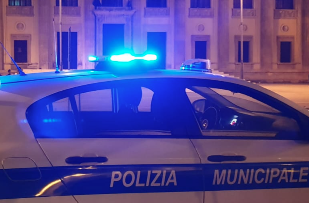 Polizia municipale salva bimba