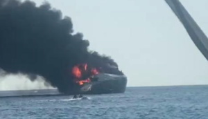 Yacht in fiamme