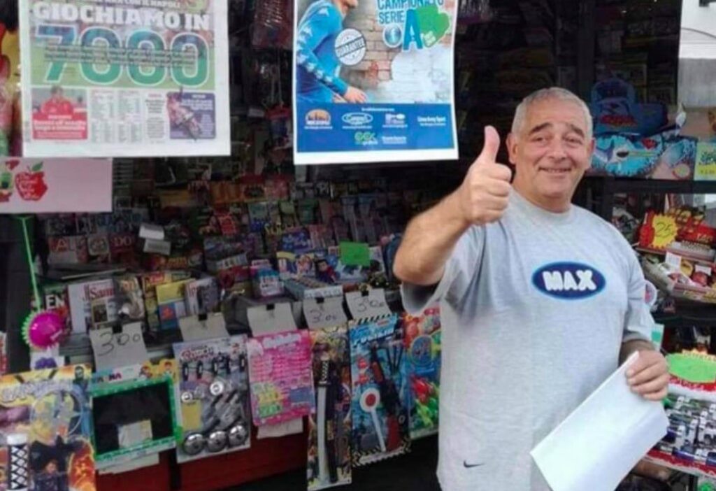 Lutto a San Giorgio a Cremano, addio a Luciano storico edicolante. Il sindaco: "Non si muore solo di Covid"