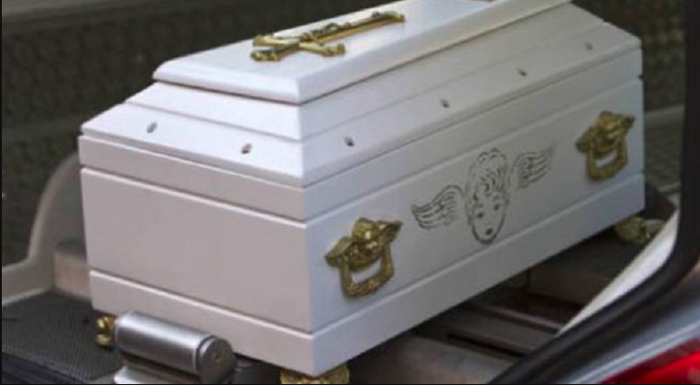 Bimba sonnambula di 3 anni esce di casa nel cuore della notte e muore assiderata