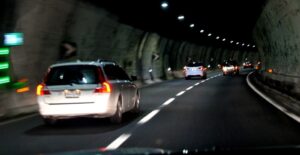 Follia nel Casertano, fa salire presunto amante della moglie in macchina e lo 'sequestra'