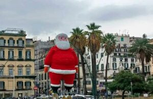 Babbo Natale è già arrivato a Napoli: siamo ad ottobre ma è già Natale
