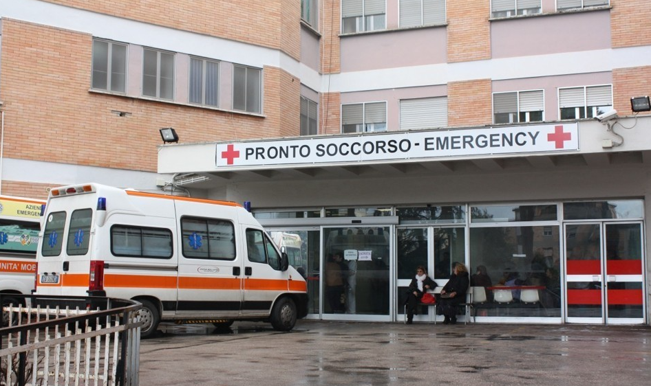 Caivano piange Antonella, morta a 22 anni di anoressia