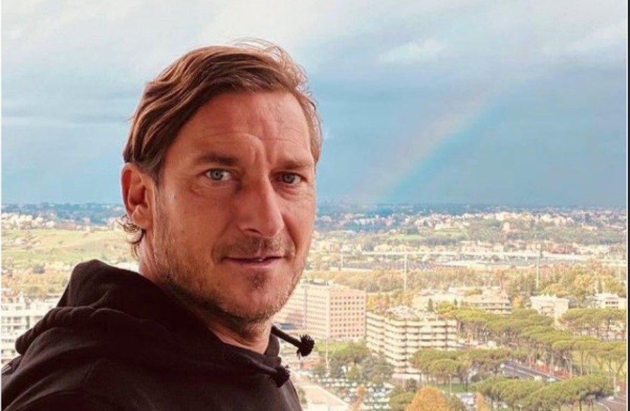 Francesco Totti è guarito dal Covid19 e ha voluto raccontare ai suoi fan la sua brutta esperienza con il virus. Il campione ha ammesso di essere stato molto male e di aver trascorso momenti molto difficili a causa del virus.