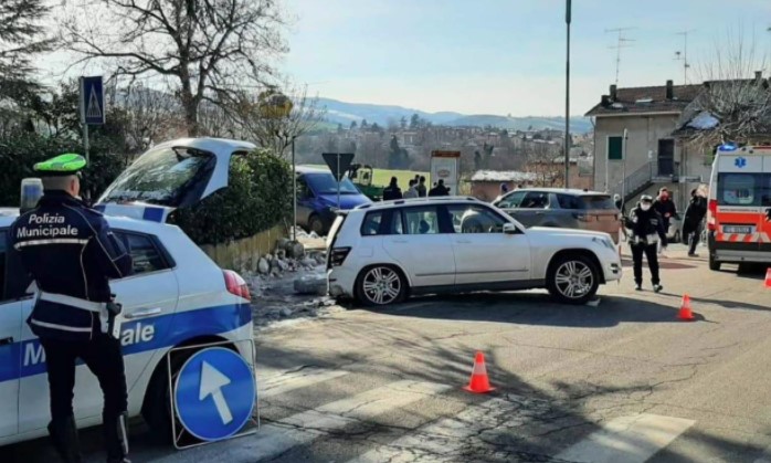Roma, 17enne napoletana muore in un incidente con auto della polizia