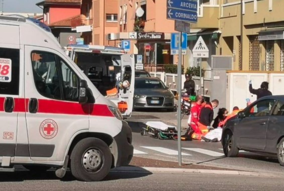 Tragedia ad Arzano, si sente male mentre va lavoro e muore