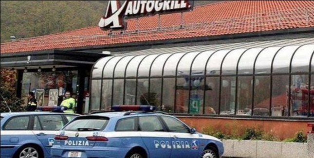 Violenza sessuale in autogrill, 45enne napoletano abusa della barista: arrestato