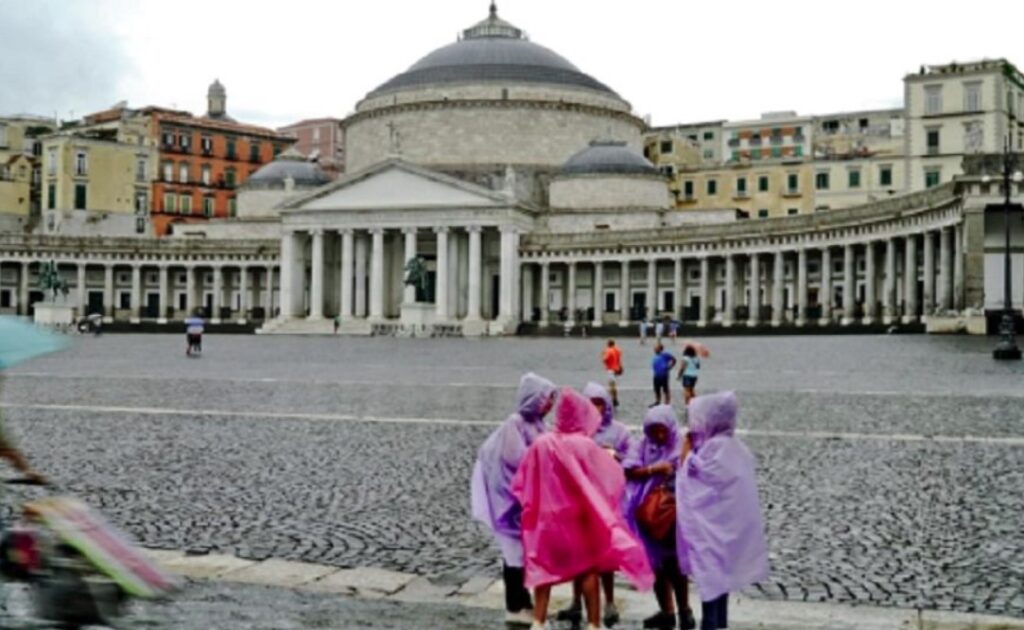 Meteo Napoli, stop al clima estivo: in arrivo temporali e calo delle temperature