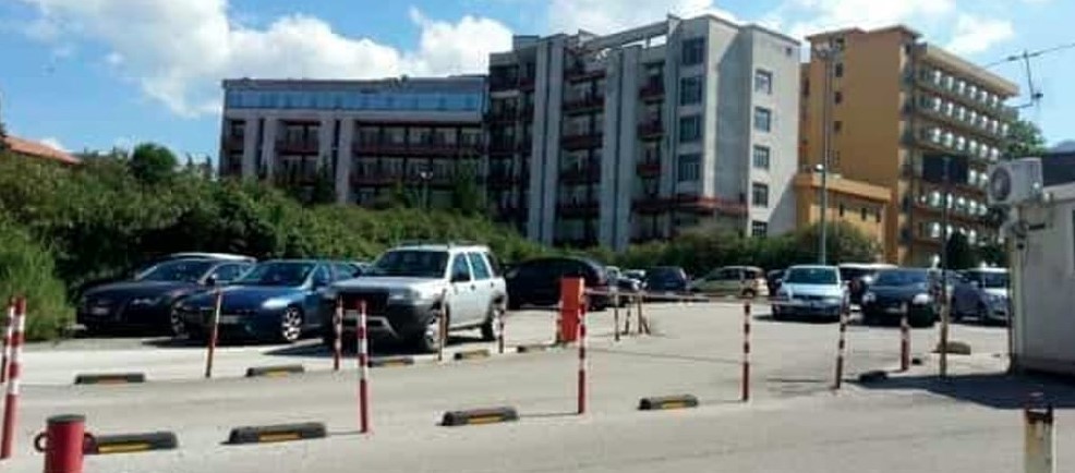 Tragedia nel Salernitano, 80enne si ammazza nella cantina accoltellandosi al petto