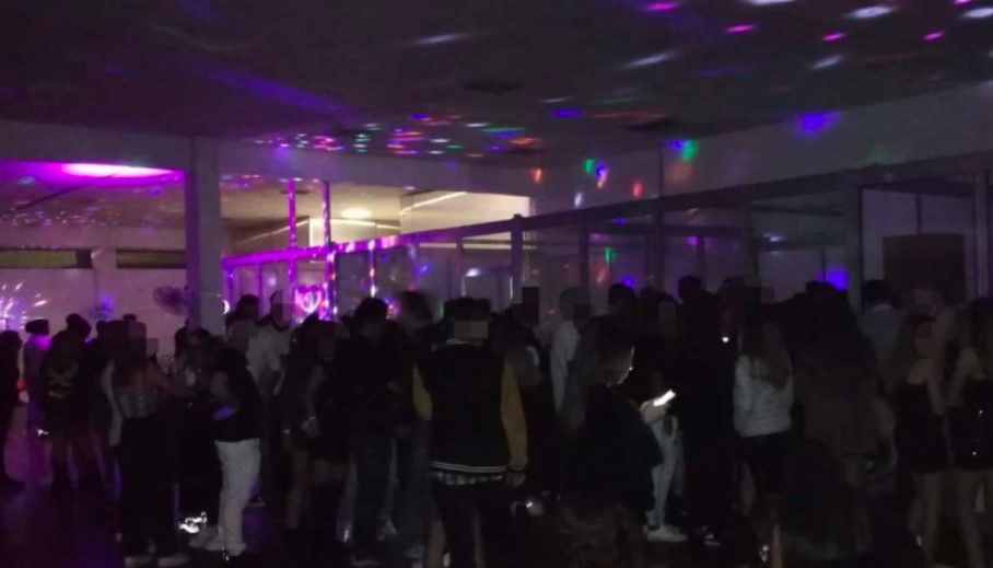 Giugliano, festa di compleanno con 100 invitati: arrivano i carabinieri