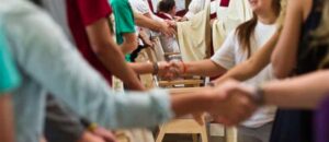 La messa al tempo del Covid, cambia il segno della pace: deciso il nuovo gesto