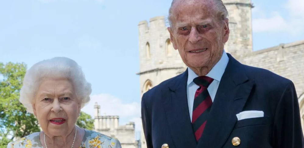 La famiglia reale si unisce a persone di tutto il mondo in lutto per la sua perdita. Ulteriori annunci saranno fatti a tempo debito. Visita www.royal.uk tramite il link nella nostra biografia.