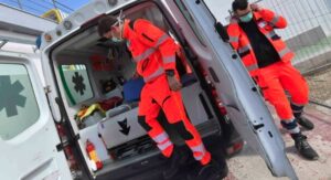 Napoli, 15enne cade dal balcone all'ottavo piano: è gravissima