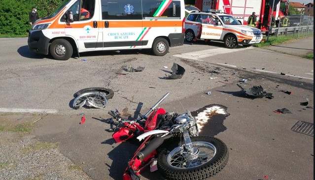 Dramma a Piombino, si schianta con la moto e muore il napoletano Alessio Buonocore