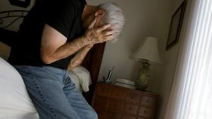 Napoli, picchia il padre invalido per 50 euro: arrestata 30enne