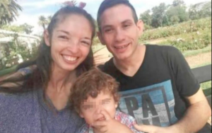 Violenta e uccide il figlio di 2 anni della compagna: "Sul corpo del piccolo ustioni da cicche di sigarette"