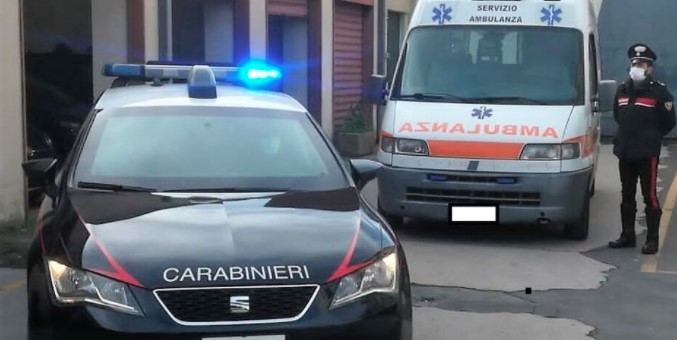 Benevento, due donne accoltellate in un appartamento: una è grave