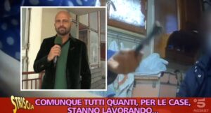 È polemica a Napoli per il servizio sulle di Luca Abete sulle estetiste abusive. Nel video, l'inviato di Striscia la Notizia ha sorpreso 4 estetiste abusive, operanti tra Napoli e provincia.