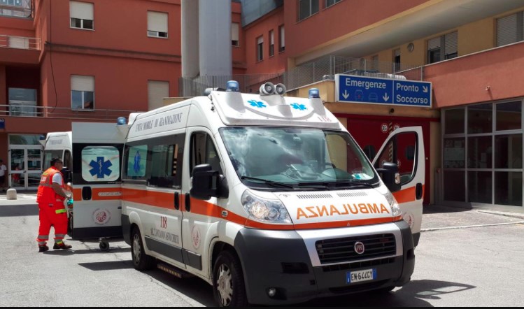 Tragedia a Palermo, bimba di 9 anni grida: "Mamma", poi si accascia al suolo e muore