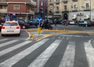 Paura a Fuorigrotta, dieci motorini sfrecciano in strada: "Aiuto hanno sparato"