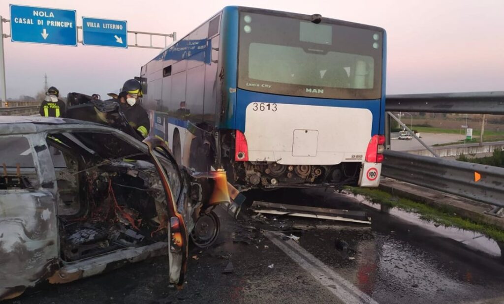 Il bellissimo gesto di Mario, un autista della CTP, che dopo aver assistito a un brutto incidente sull'Asse mediano, è sceso dalla sua vettura e ha salvato un automobilista dalle fiamme.