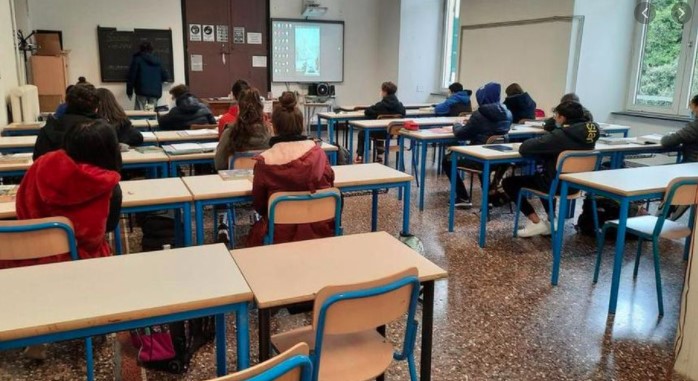 Scuole aperte in estate, le ipotesi per luglio e agosto