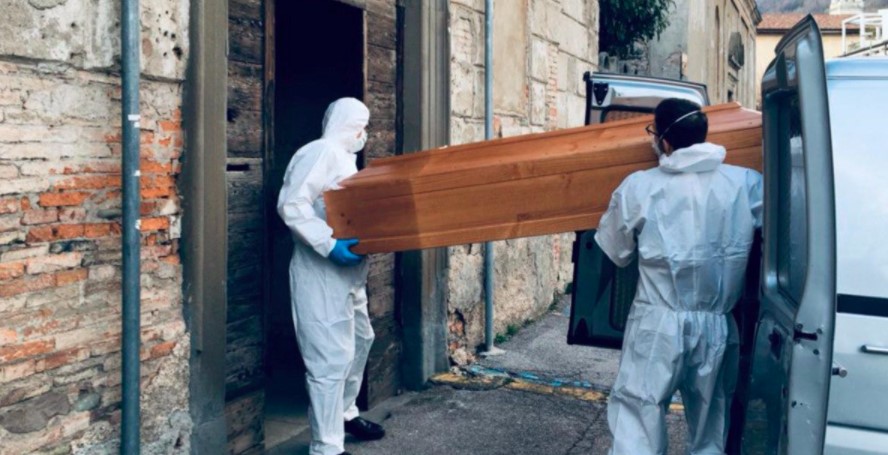 Lutto ad Afragola, addio ad Antonietta Di Maio stimata insegnate morta di Covid a 47 anni