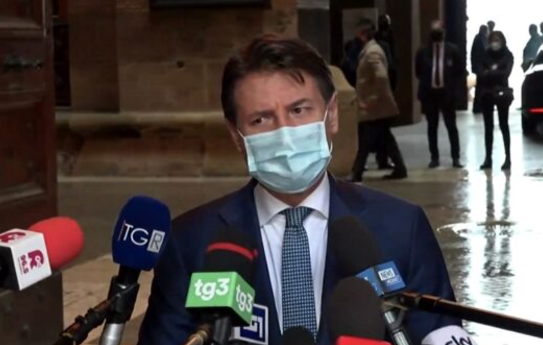 Scuole, mascherine, locali, feste, sport e lavoro: la bozza del nuovo DPCM del Governo