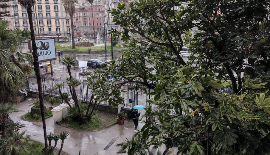 Tempesta su Napoli