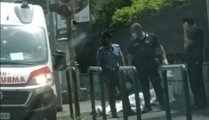 Uomo si accascia al suolo e muore a Fuorigrotta