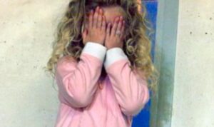 Noto professionista abusa per due anni di due minori: "Vieni da me". 9000 video delle violenze