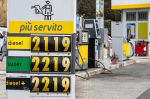 aumento benzina perché