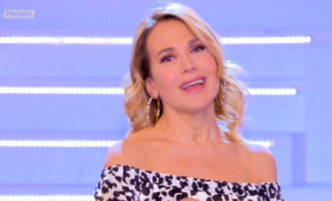 Dichiarazione d'amore per Barbara D'Urso in diretta, lei respinge lo spasimante: "Non hai speranze"