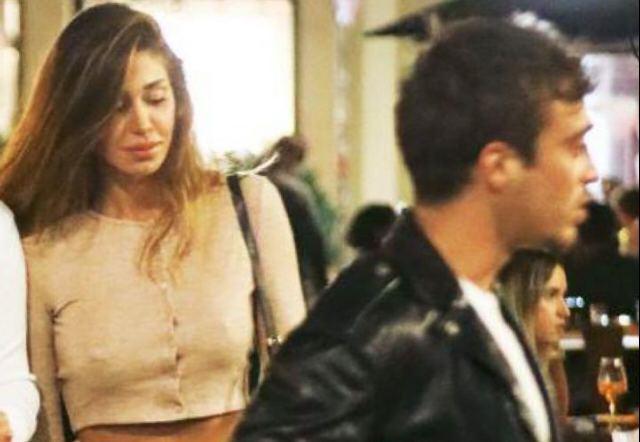Il fidanzato di Belen Rodriguez si arrabbia e lancia una bottiglia contro i paparazzi