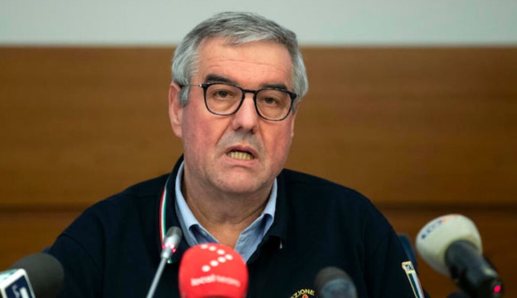 Coronavirus, il bollettino: oltre 11mila contagi, aumentano ricoveri in terapia intensiva