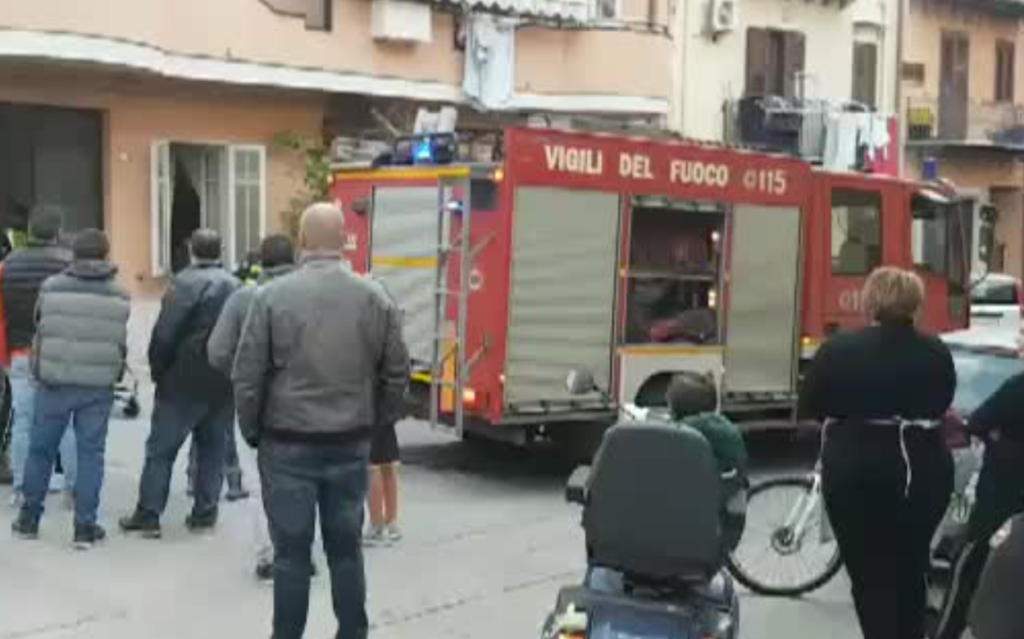 Ragazza cade in un pozzo in disuso, Vigili del Fuoco la salvano: l'allarme dei vicini